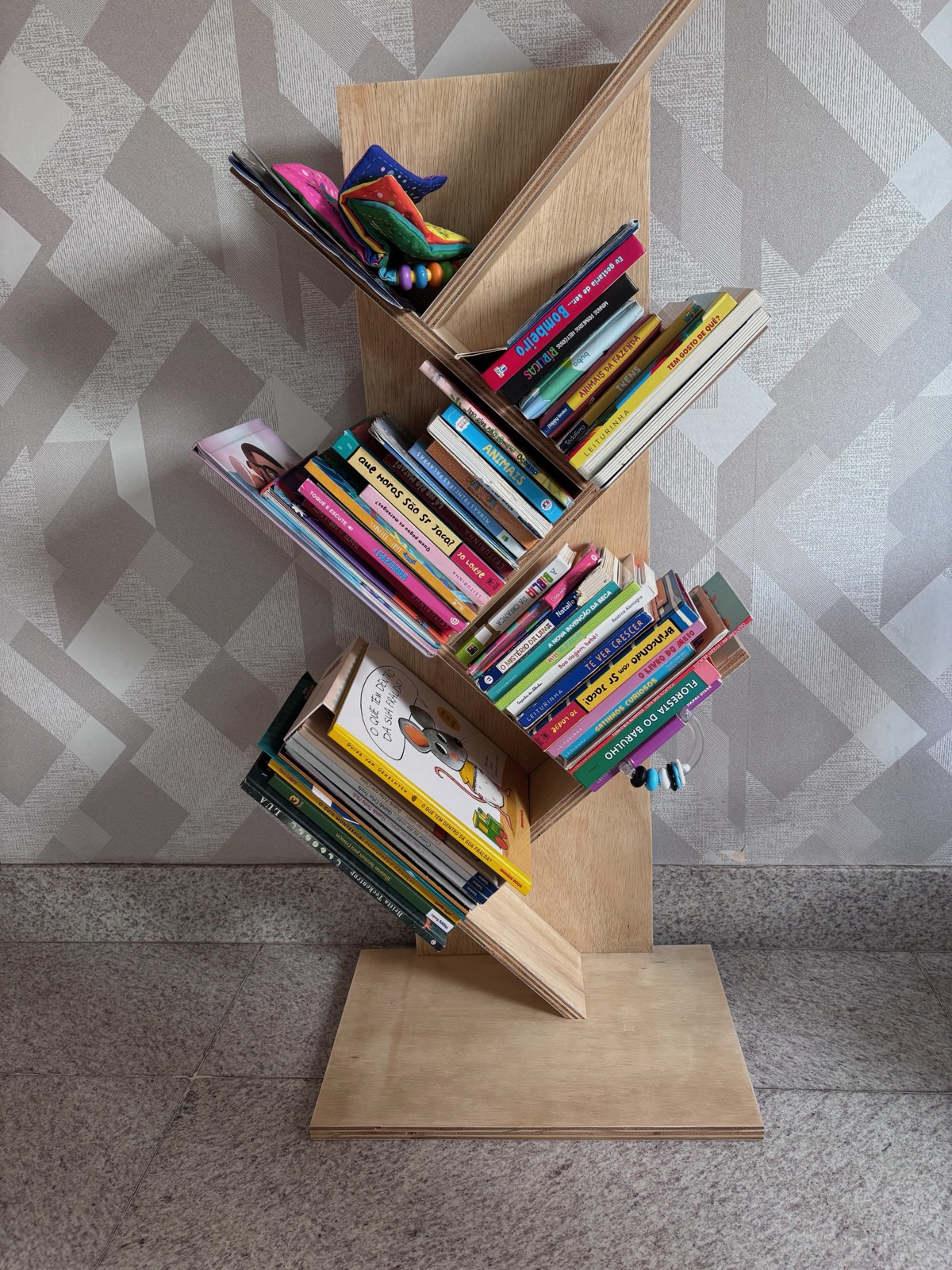 Kid's shelf